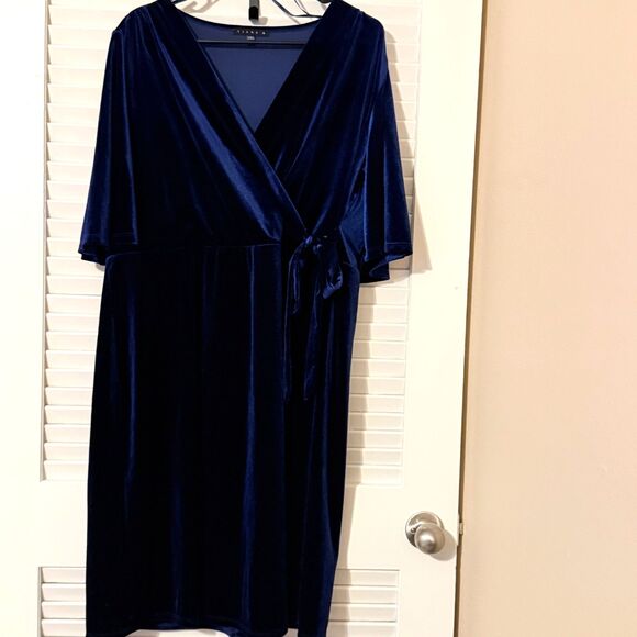 Tiana B Sapphire Blue Velvet Faux Wrap Party Dress 1X - Picture 3 of 11